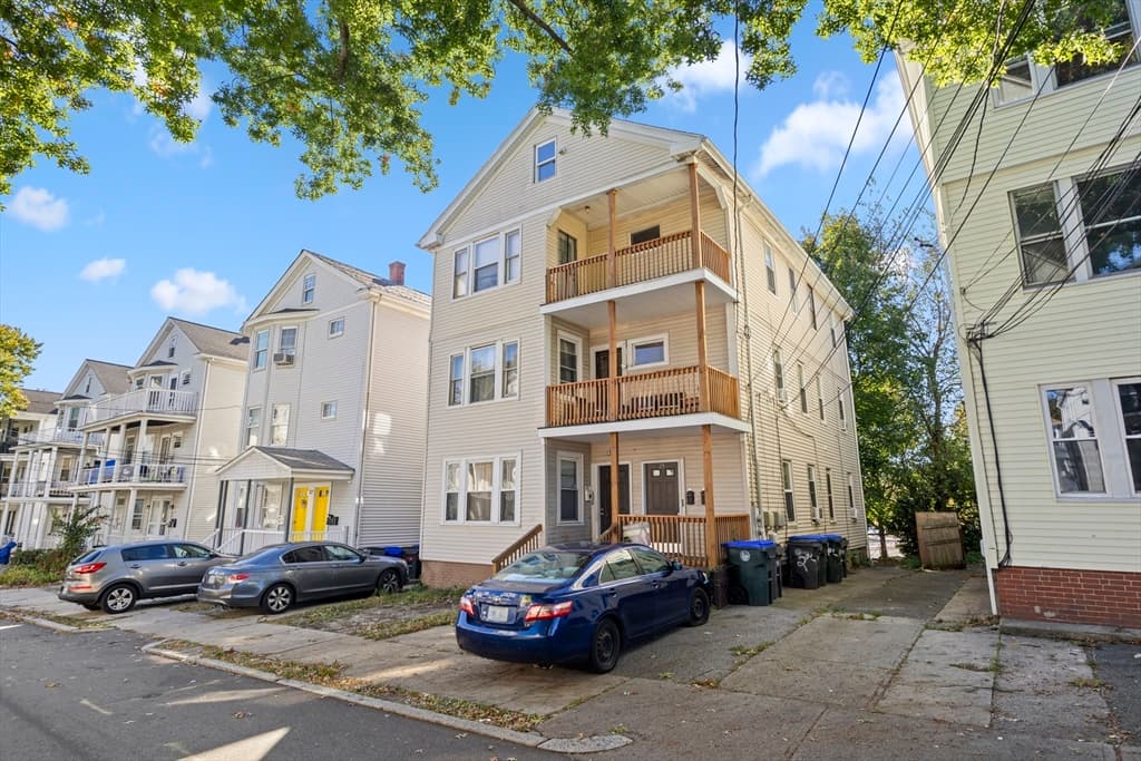 23 Richter St, Providence RI 02908
