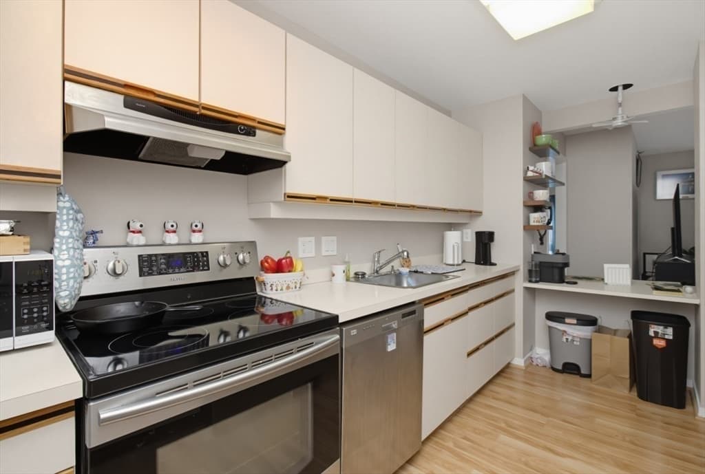 Condominium at 1 Seal Harbor Rd # 413, Winthrop MA 02152, Winthrop, photo 11 of 18