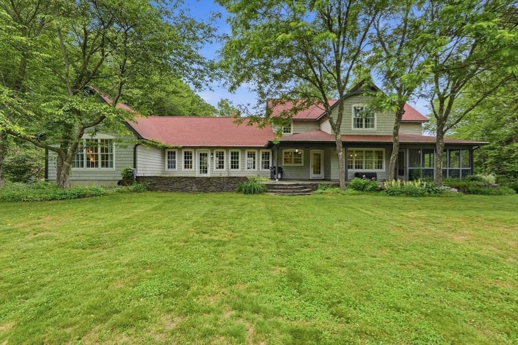 18 Eveningstar Dr, Amherst MA 01002 photo 2