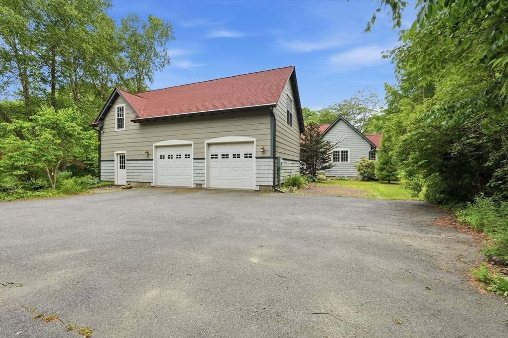 18 Eveningstar Dr, Amherst MA 01002 photo 5