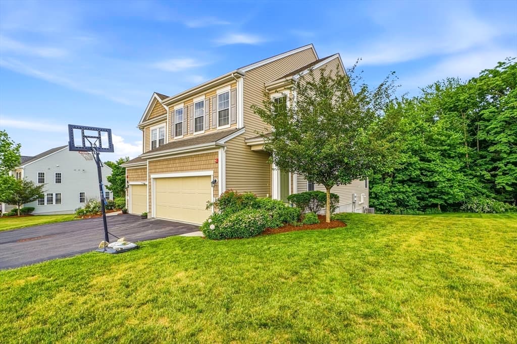 Condominium at 69 Spruce St # 69, Hopkinton MA 01748, photo 3 of 40