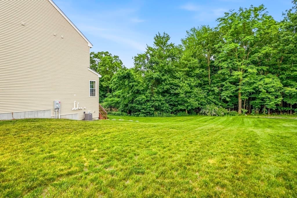 Condominium at 69 Spruce St # 69, Hopkinton MA 01748, photo 5 of 40