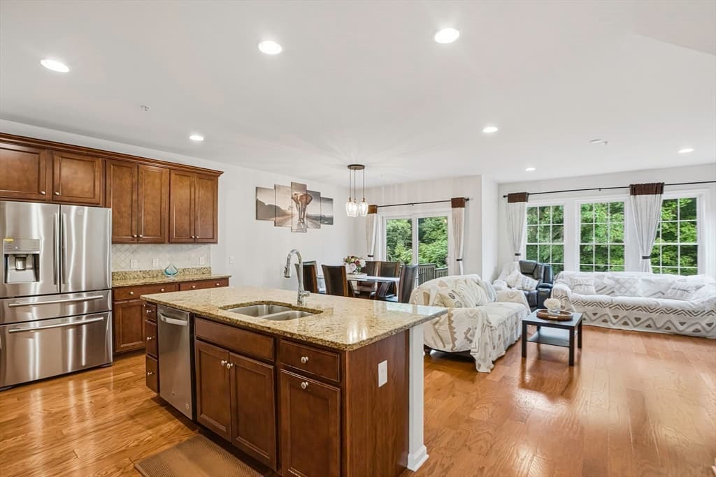 Condominium at 69 Spruce St # 69, Hopkinton MA 01748, photo 9 of 40