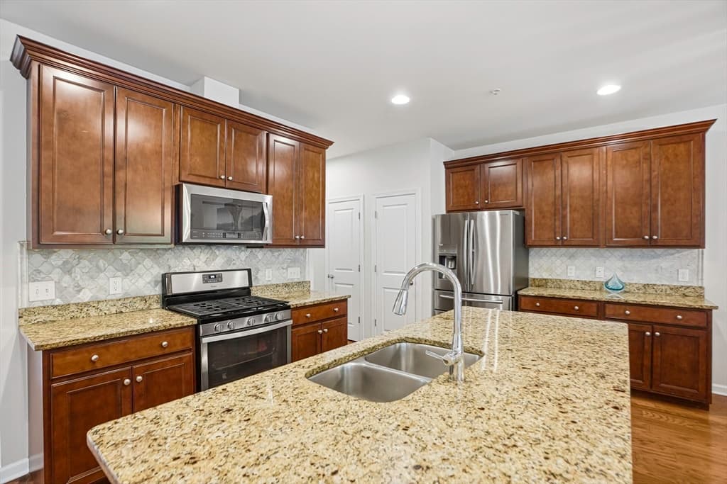 Condominium at 69 Spruce St # 69, Hopkinton MA 01748, photo 10 of 40