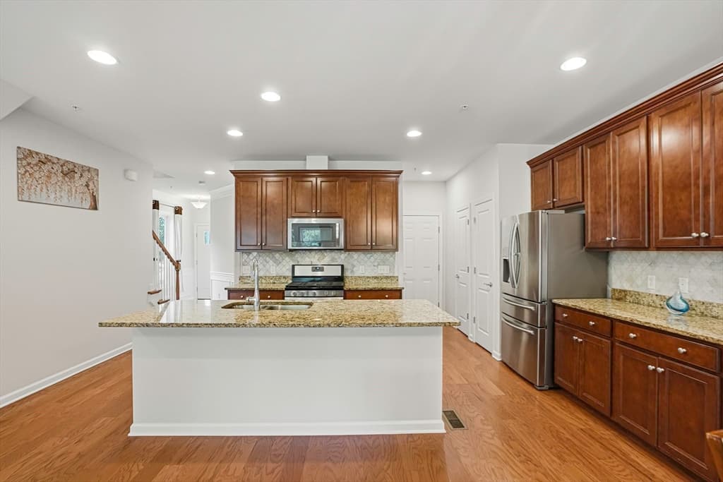Condominium at 69 Spruce St # 69, Hopkinton MA 01748, photo 11 of 40