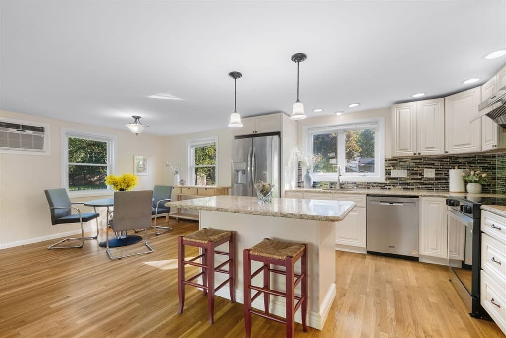 Single Family Residence at 221 Totten Pond Rd, Waltham MA 02451, photo 6 of 37