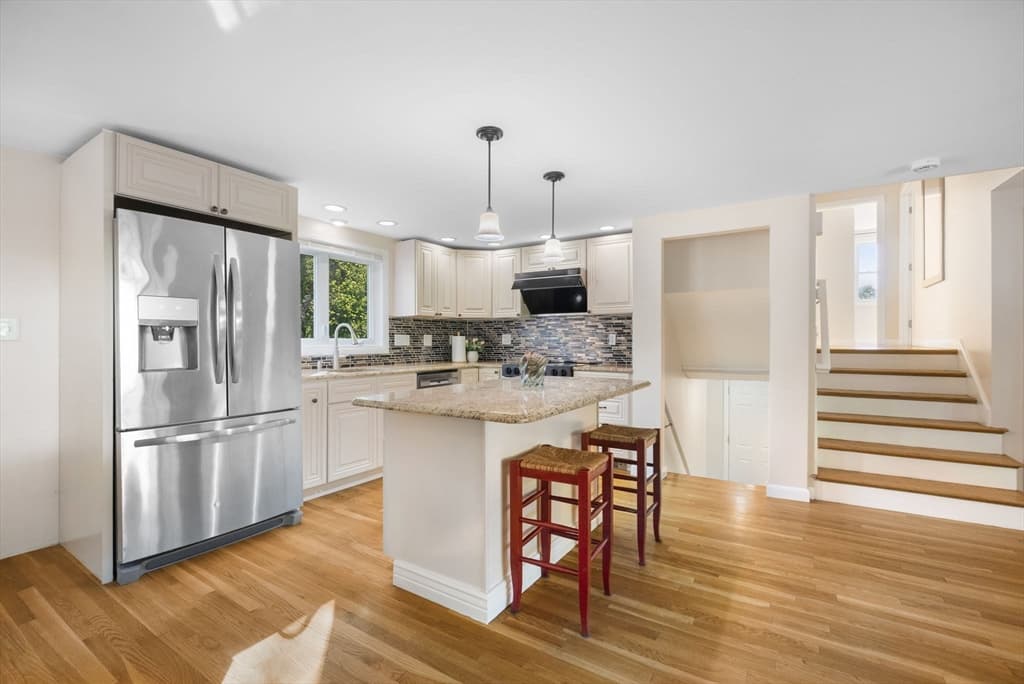 Single Family Residence at 221 Totten Pond Rd, Waltham MA 02451, photo 7 of 37