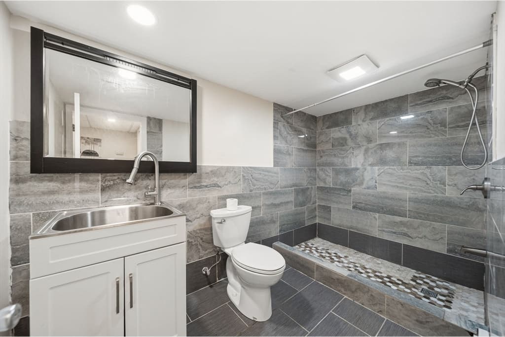 Single Family Residence at 221 Totten Pond Rd, Waltham MA 02451, photo 28 of 37