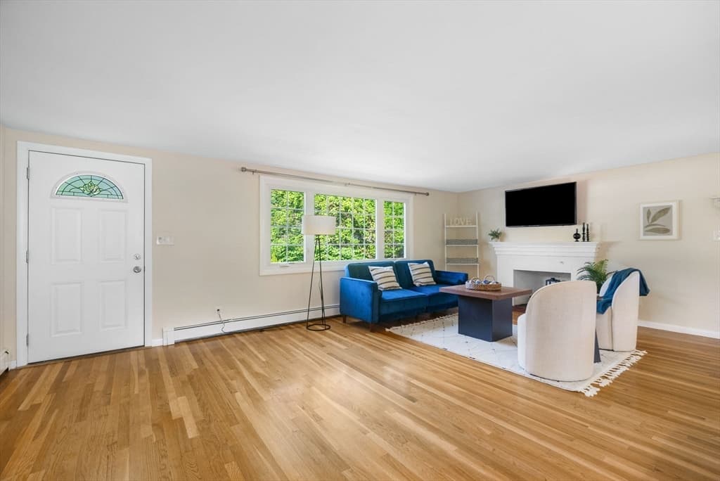 Single Family Residence at 221 Totten Pond Rd, Waltham MA 02451, photo 5 of 37