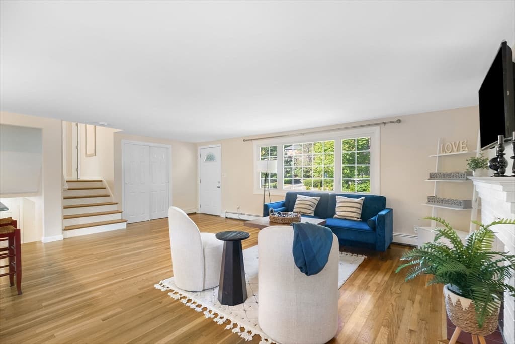 Single Family Residence at 221 Totten Pond Rd, Waltham MA 02451, photo 10 of 37