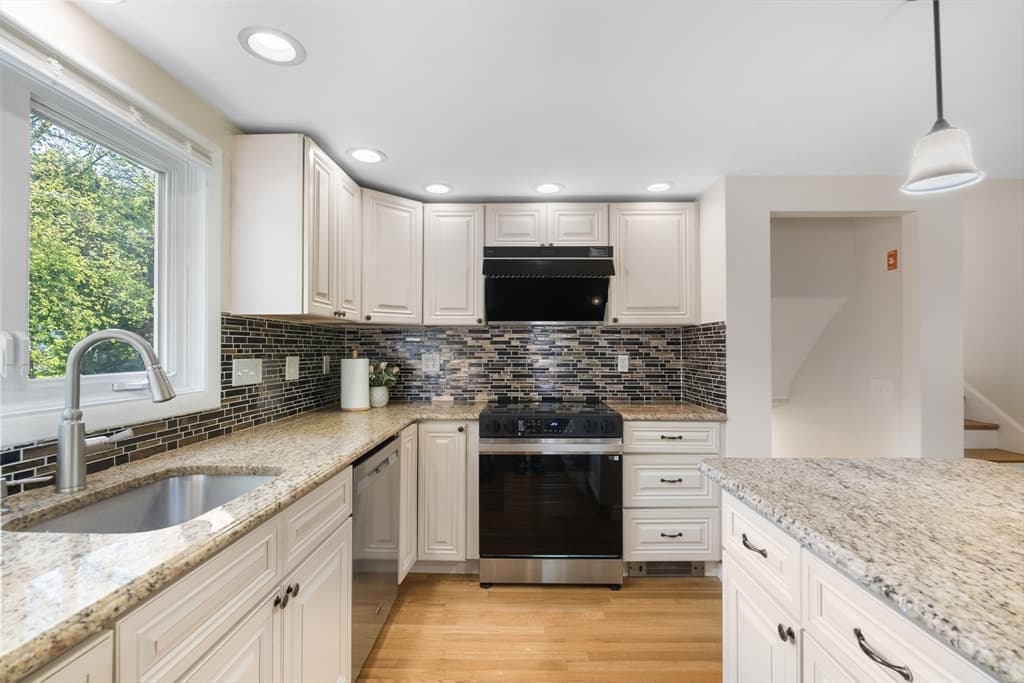 Single Family Residence at 221 Totten Pond Rd, Waltham MA 02451, photo 11 of 37