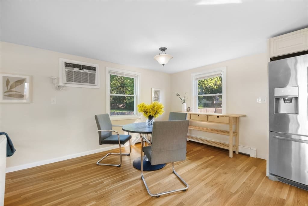 Single Family Residence at 221 Totten Pond Rd, Waltham MA 02451, photo 8 of 37