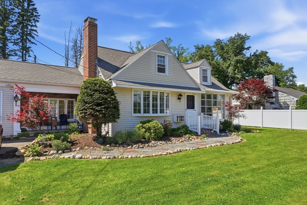 Single Family Residence at 375 River Rd, Agawam MA 01001, photo 6 of 33
