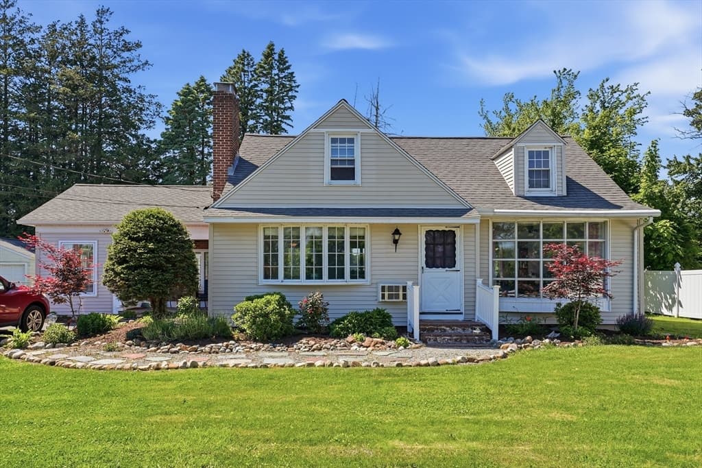 375 River Rd, Agawam MA 01001