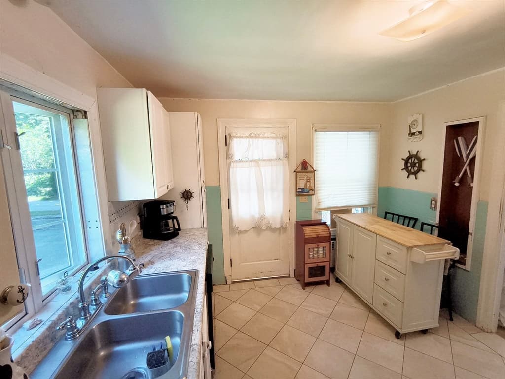 Single Family Residence at 4 Pleasant St, Plainville MA 02762, Plainville, photo 7 of 17