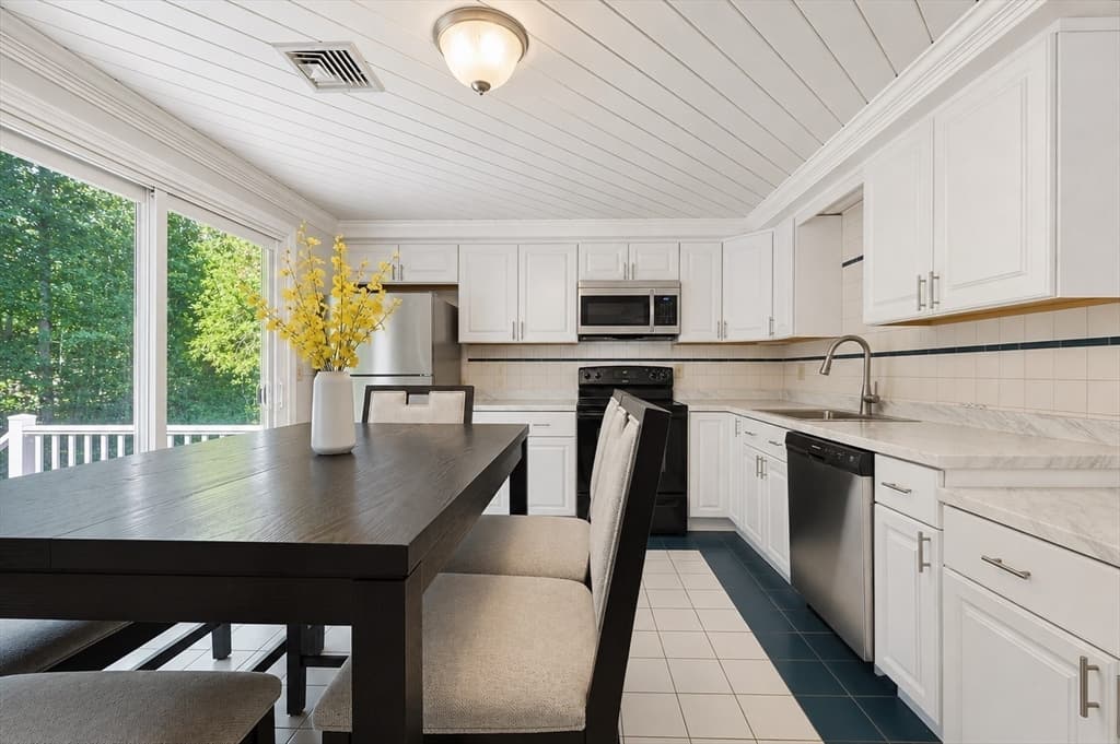Condominium at 835 Mount Hope St # 50, North Attleboro MA 02760, photo 7 of 24