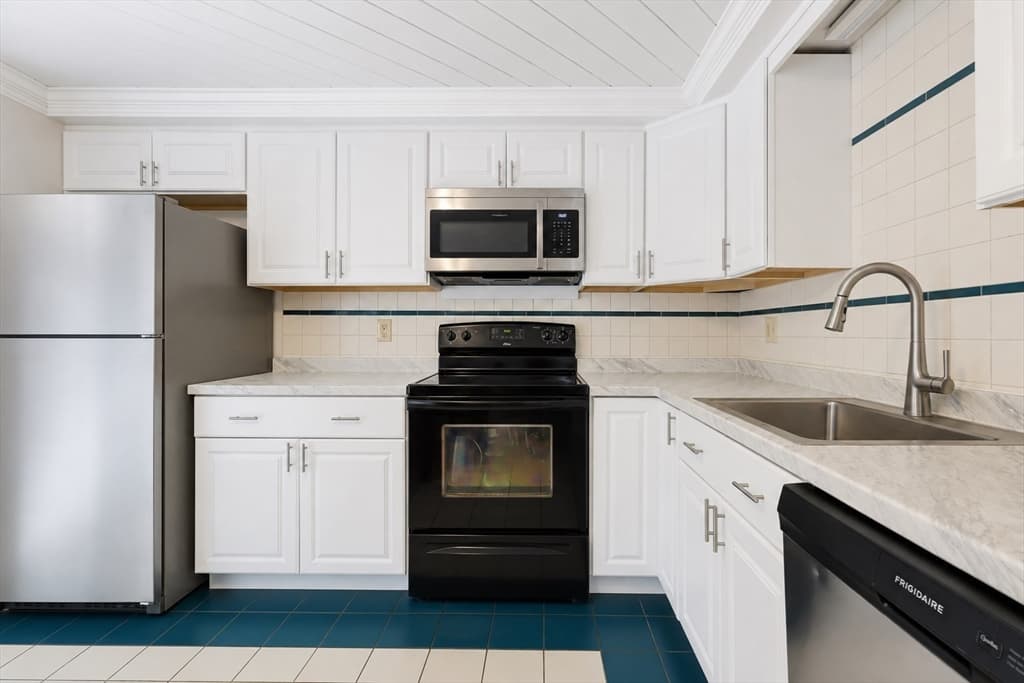 Condominium at 835 Mount Hope St # 50, North Attleboro MA 02760, photo 5 of 24