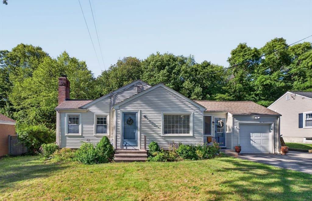 9 Milton Rd, Barrington RI 02806