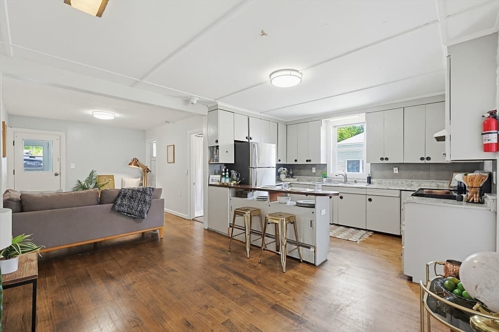 Condominium at 184 Ocean Ave W # 1, Salem MA 01970, photo 3 of 32