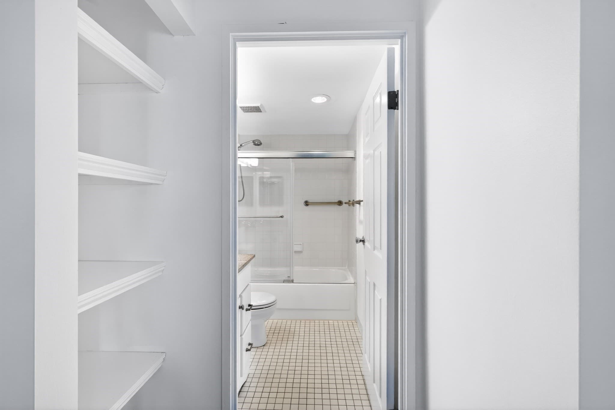 Condominium at 200 Captains Row # 202, Chelsea MA 02150, Chelsea, photo 11 of 29