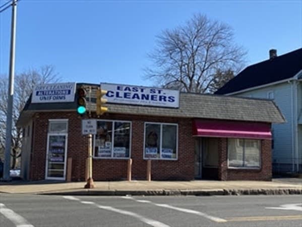 423 East St, Chicopee MA 01020