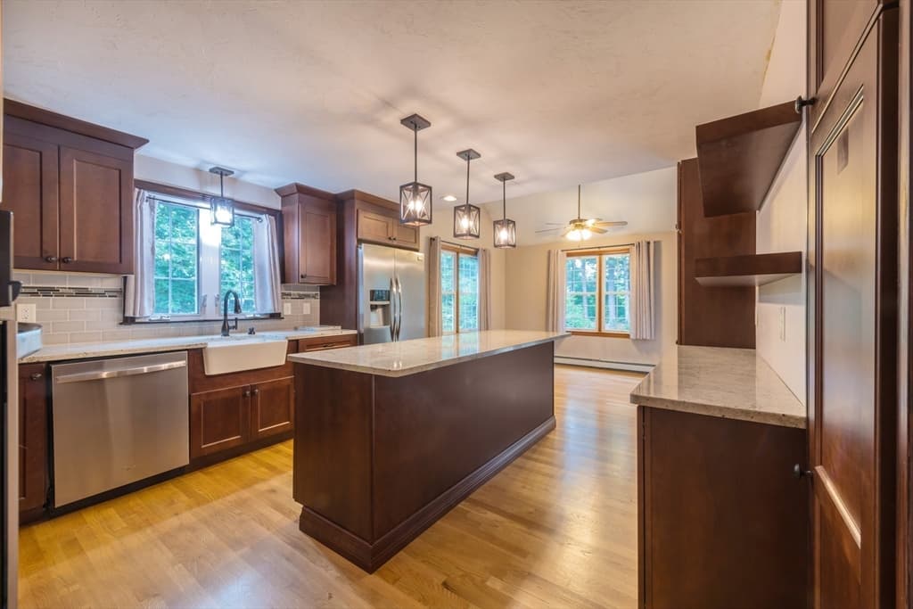 Single Family Residence at 105 Shallow Pond Ln, Plymouth MA 02360, Plymouth, photo 6 of 39