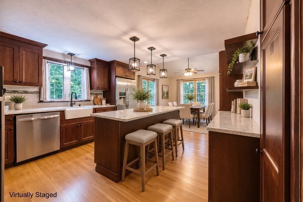 105 Shallow Pond Ln, Plymouth MA 02360