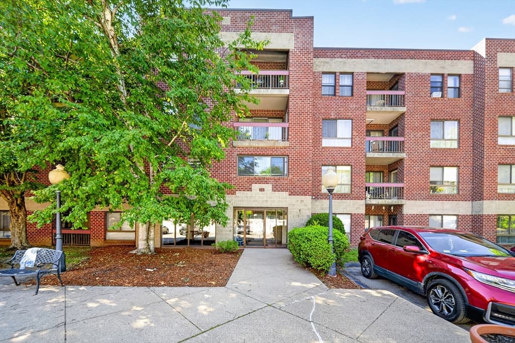 Condominium at 14 Heron St # 208, Boston MA 02132, photo 13 of 14
