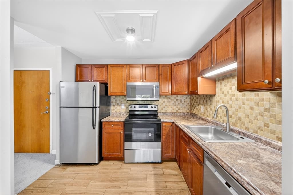 Condominium at 14 Heron St # 208, Boston MA 02132, photo 3 of 14