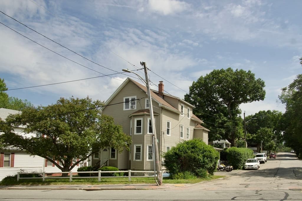 696 Grafton St, Worcester MA 01604