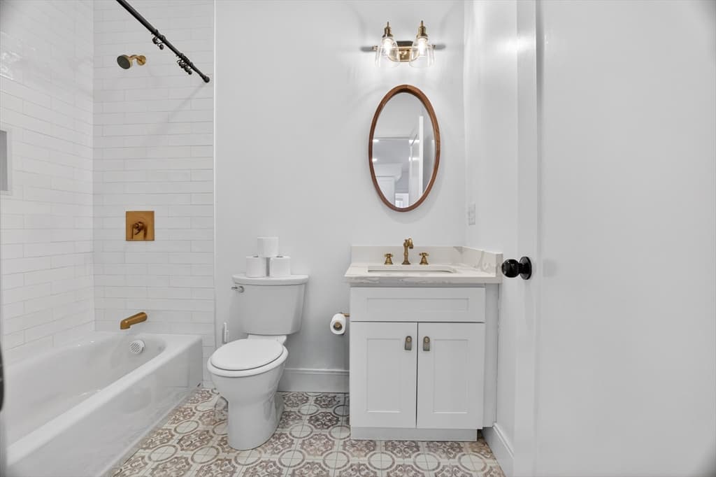 Condominium at 138 Centre Street # 6, Boston MA 02124, Boston, photo 8 of 15