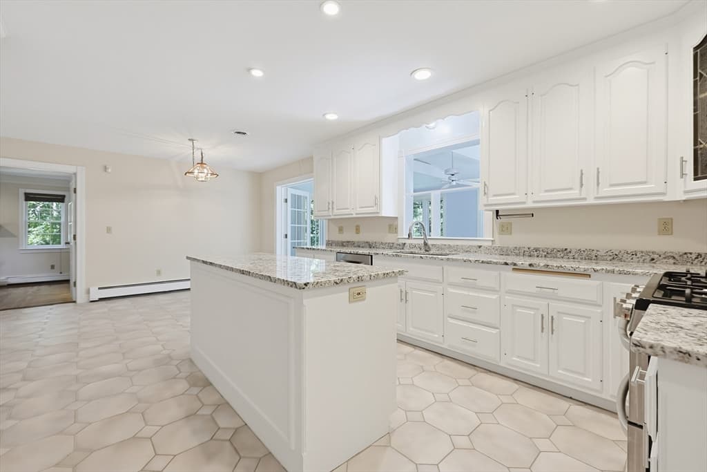 19 Windsor Dr., Foxboro MA 02035 photo 6