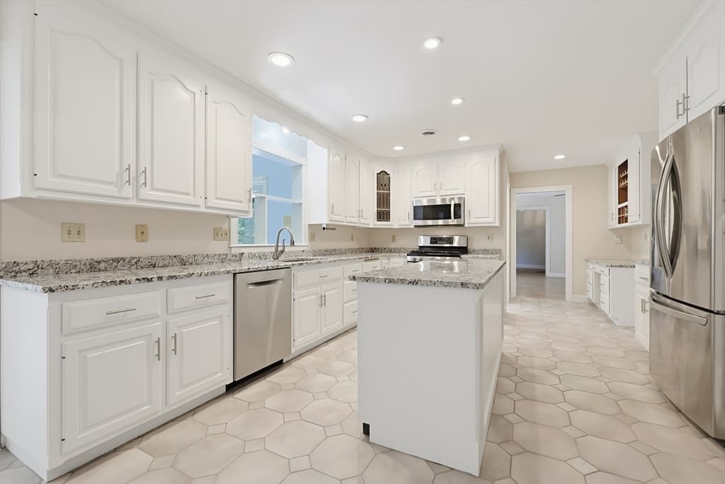 19 Windsor Dr., Foxboro MA 02035 photo 8