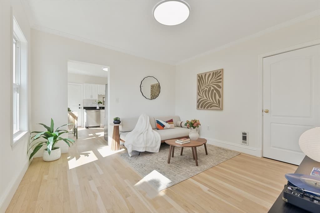 94 Cushing # 3, Waltham MA 02453