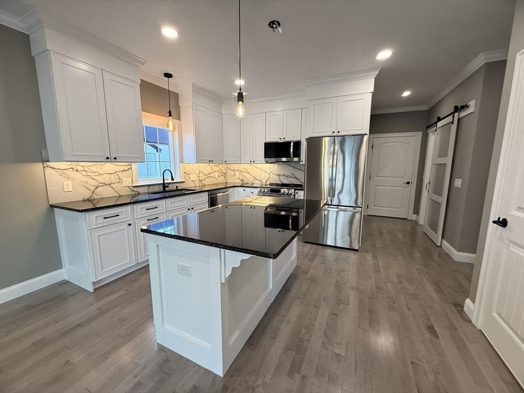 24 Cooper Rd, Webster MA 01570