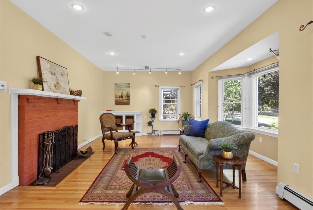 12 Middle St, Lexington MA 02421 photo 3