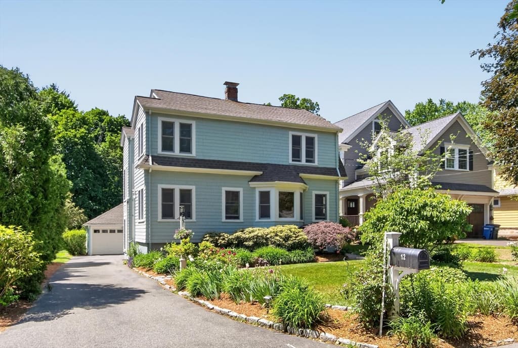 12 Middle St, Lexington MA 02421