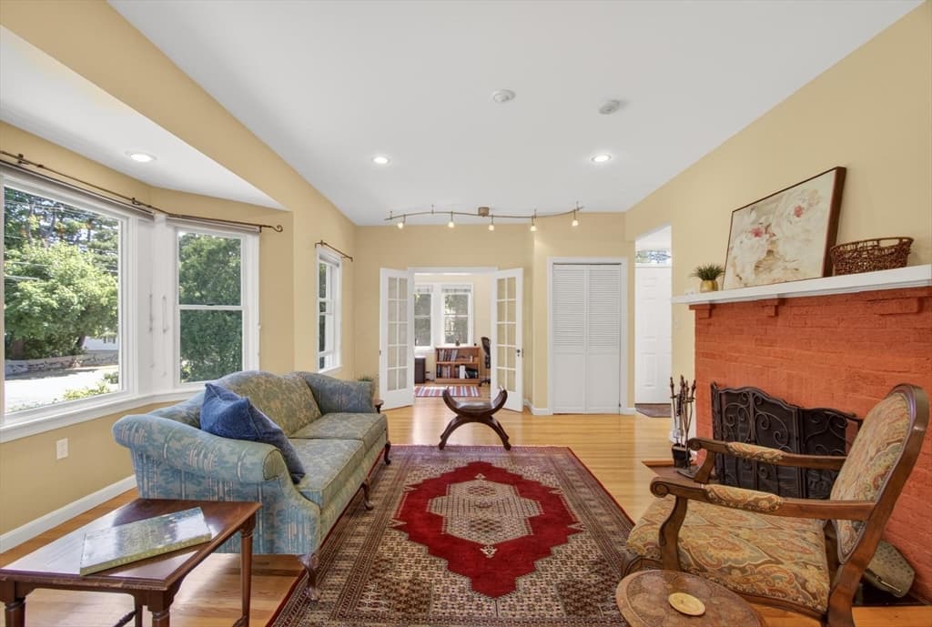 12 Middle St, Lexington MA 02421 photo 4