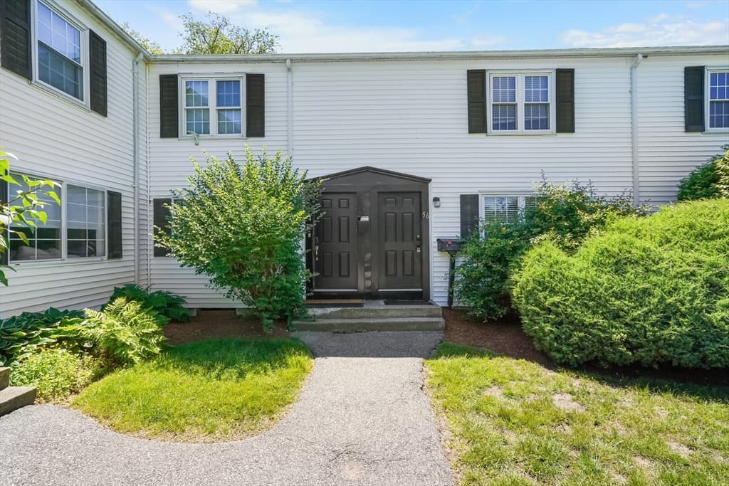 56 Roberts Dr # 56, Bedford MA 01730