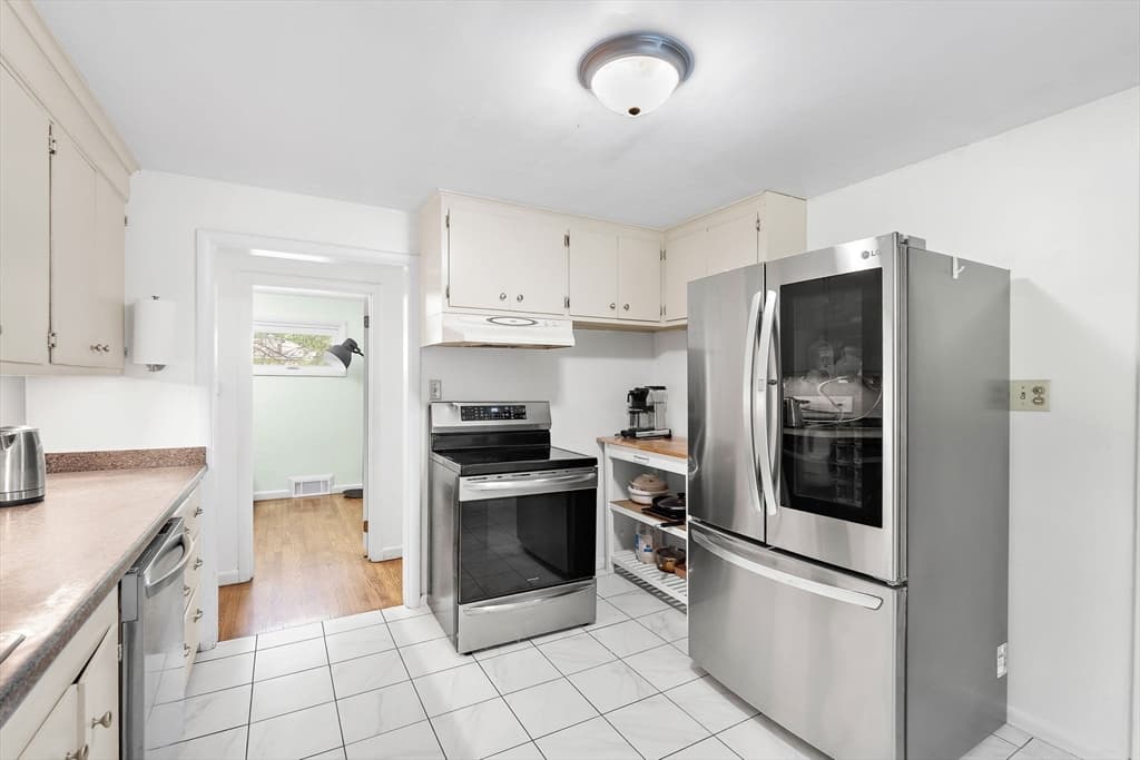 Single Family Residence at 75 Proctor Road, Chelmsford MA 01824, photo 8 of 34