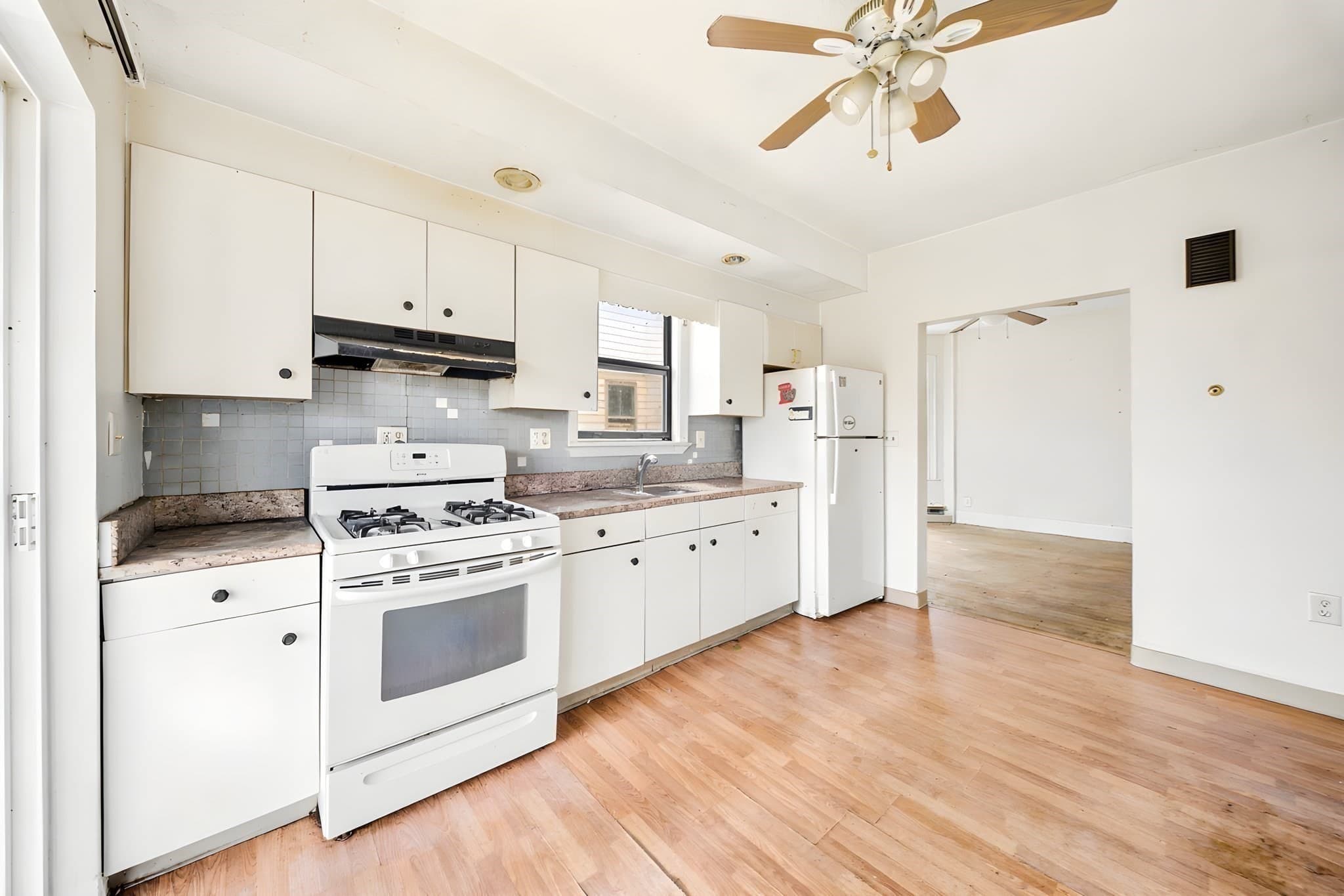 3 Family at 32 Irwin St, Winthrop MA 02152, Winthrop, photo 16 of 37