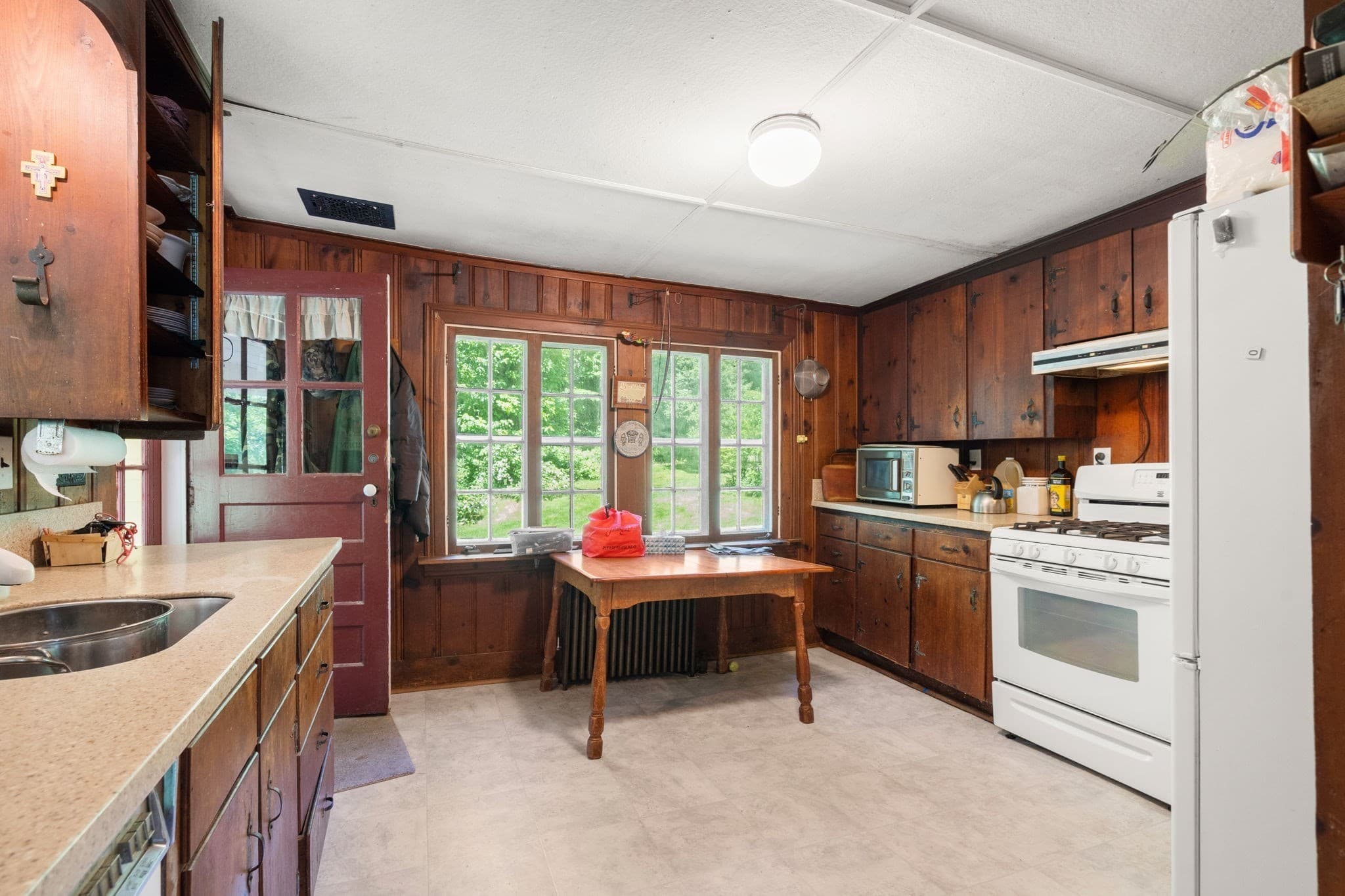 Single Family Residence at 68 Spring St, Hopkinton MA 01748, Hopkinton, photo 10 of 39