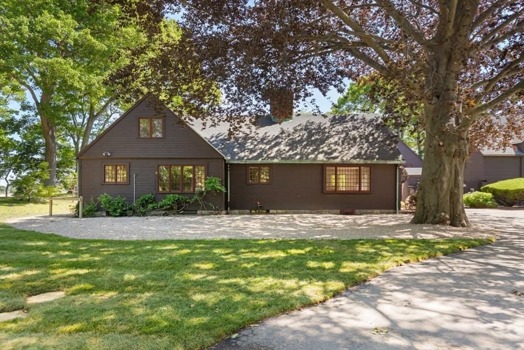 69 Dolliver Neck Rd, Gloucester MA 01930