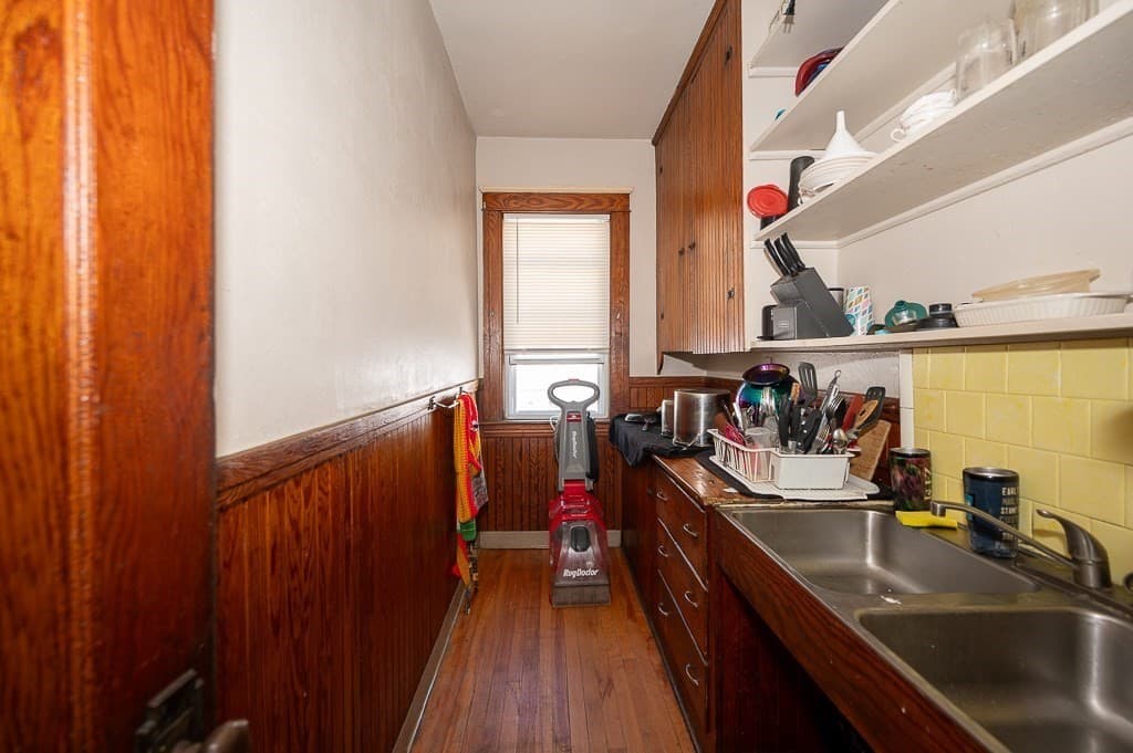 3 Family at 126 Sterling St, Worcester MA 01610, photo 17 of 33