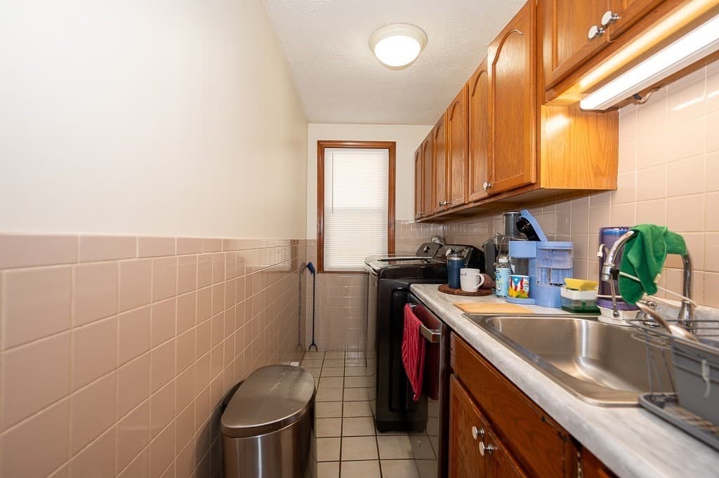 3 Family at 126 Sterling St, Worcester MA 01610, photo 5 of 33