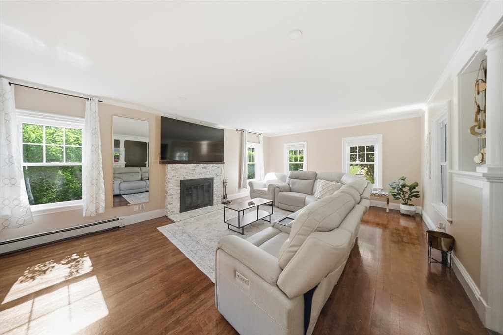 Single Family Residence at 131 Pearl St, Gardner MA 01440, Gardner, photo 6 of 41