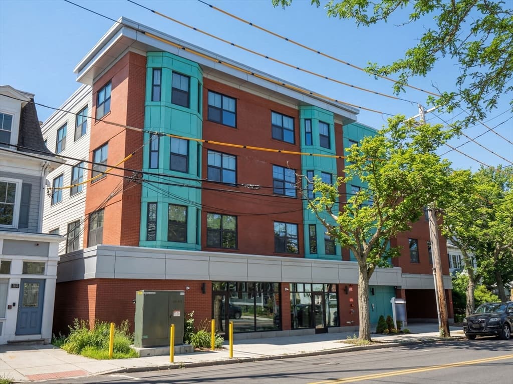 1151 Walnut # 302, Newton MA 02461