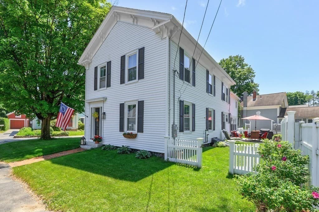Single Family Residence at 11 High St, West Brookfield MA 01585, West Brookfield, photo 2 of 25