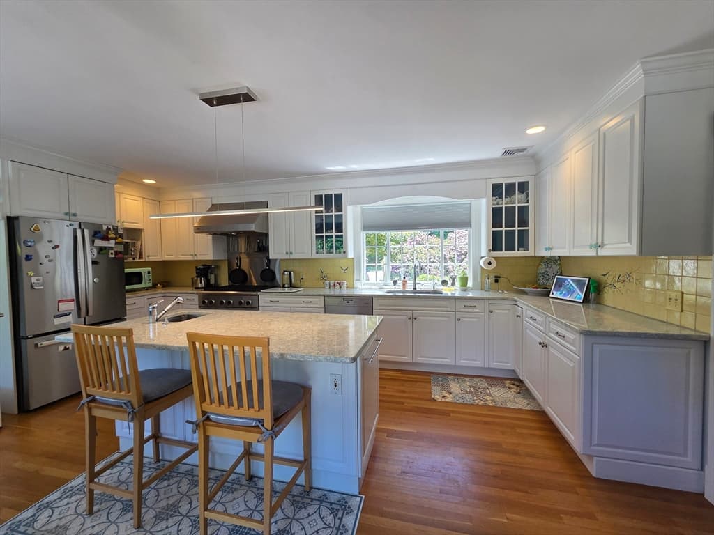 29 Barker St, Pembroke MA 02359 photo 2