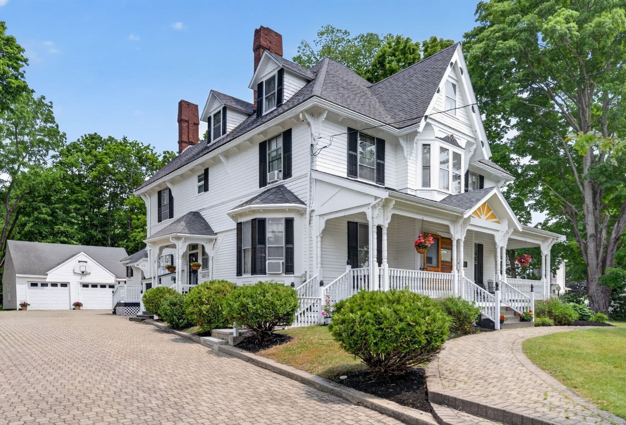 Single Family Residence at 289 W. Britannia St, Taunton MA 02780, photo 2 of 40